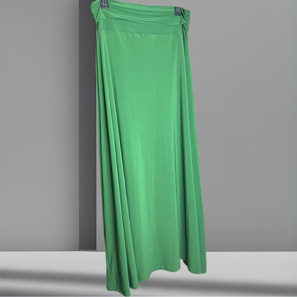 LuLaRoe Solid Green Pull-On Foldover Waist Maxi Skirt Size Medium - Picture 2 of 7